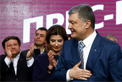Порошенко обошел Зеленского по итогам зарубежного голосования