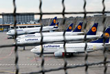 Пилоты Lufthansa продлили забастовку на вторник и среду