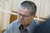 Суд отказался отпустить Улюкаева из-под домашнего ареста