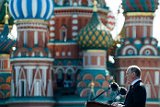 Президент России пообещал не позволить переписать историю подвига советского народа