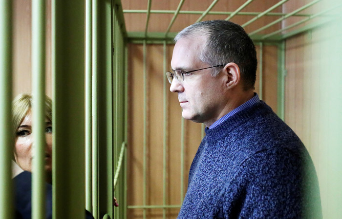 Обладателя четырех паспортов Пола Уилана оставили под арестом до 28 мая