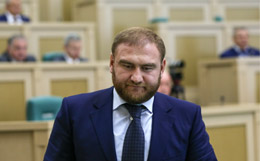 Арашукова лишили полномочий сенатора