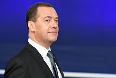 Медведев сделал обязательной локализацию систем бронирования авиабилетов
