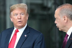 Трамп позвонил Эрдогану и призвал его прекратить огонь в Сирии